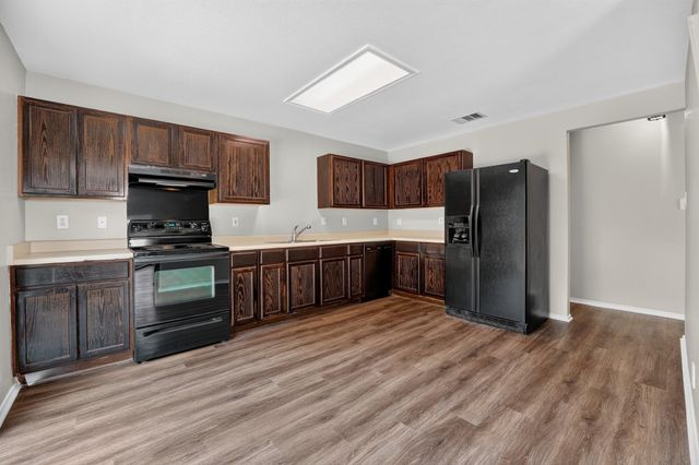 1422 Meadow PKWY, San Marcos, TX 78666