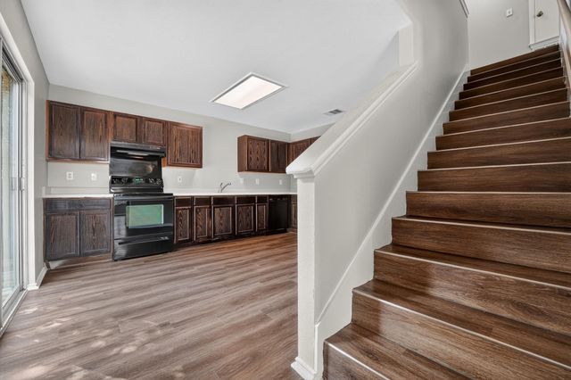 1422 Meadow PKWY, San Marcos, TX 78666