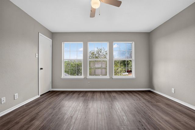 1422 Meadow PKWY, San Marcos, TX 78666