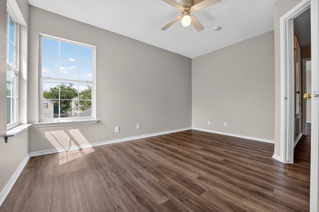 1422 Meadow PKWY, San Marcos, TX 78666