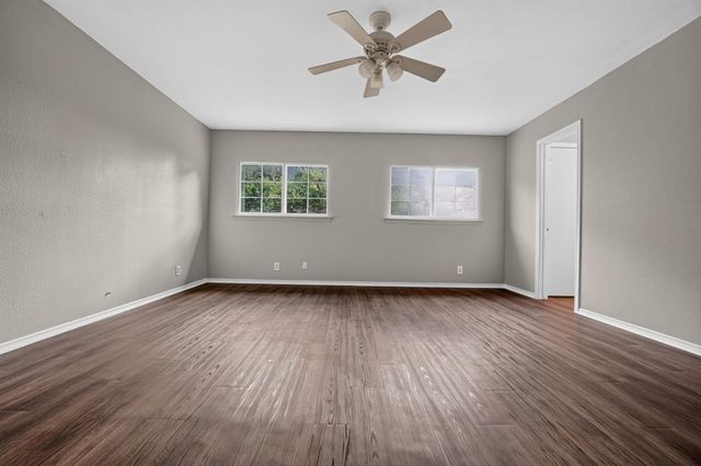 1422 Meadow PKWY, San Marcos, TX 78666