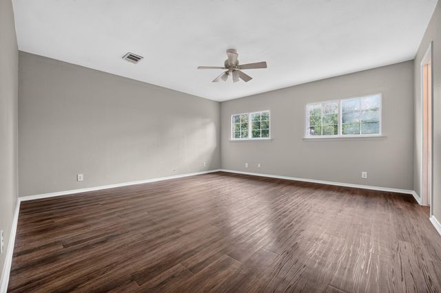 1422 Meadow PKWY, San Marcos, TX 78666