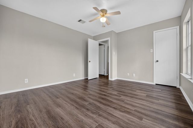 1422 Meadow PKWY, San Marcos, TX 78666