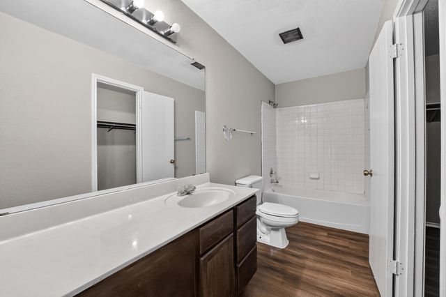 1422 Meadow PKWY, San Marcos, TX 78666