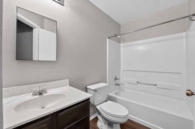 1422 Meadow PKWY, San Marcos, TX 78666
