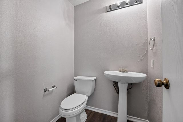1422 Meadow PKWY, San Marcos, TX 78666