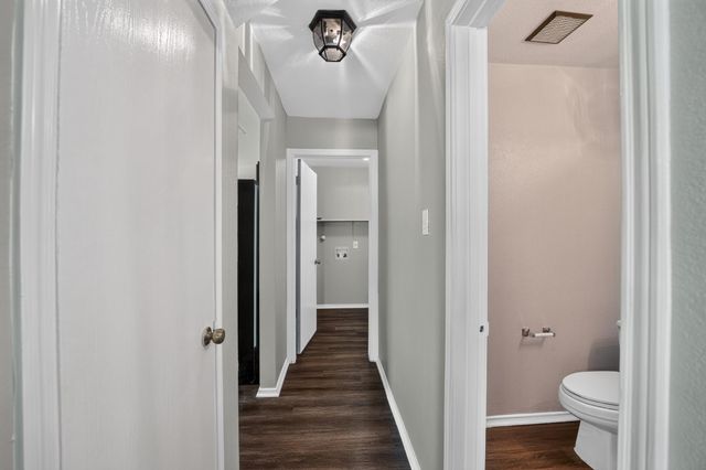 1422 Meadow PKWY, San Marcos, TX 78666
