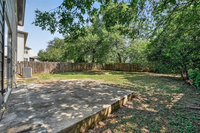 1422 Meadow PKWY, San Marcos, TX 78666