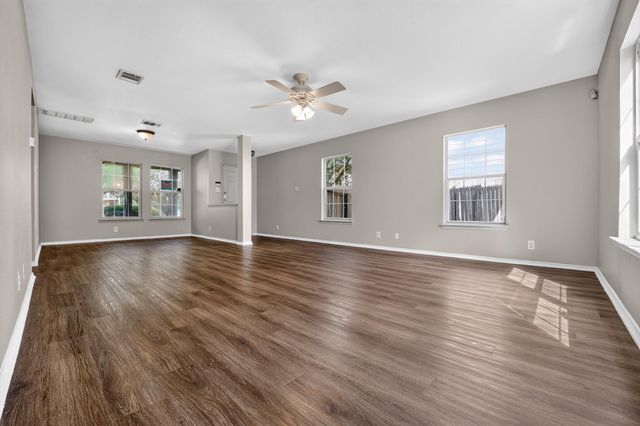 1422 Meadow PKWY, San Marcos, TX 78666