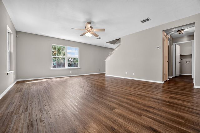 1422 Meadow PKWY, San Marcos, TX 78666