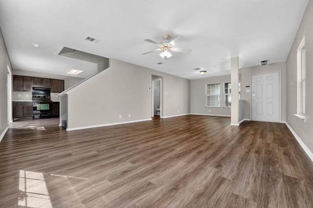 1422 Meadow PKWY, San Marcos, TX 78666