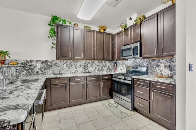 16 Paulina Pl, Franklin Twp., NJ 08873