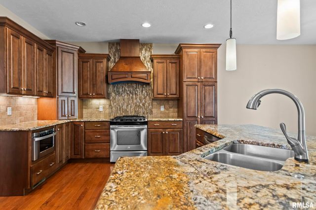 4301 Fiddlers Bend, Springfield, IL 62711