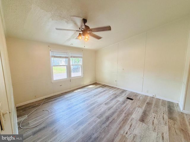 19 GORDON DR, Dover, DE 19901