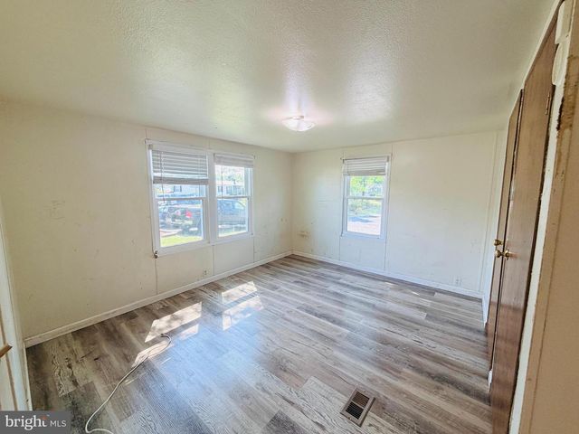 19 GORDON DR, Dover, DE 19901