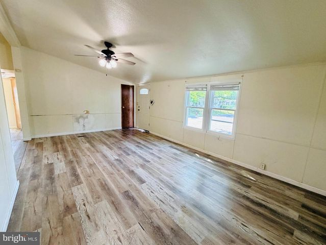 19 GORDON DR, Dover, DE 19901