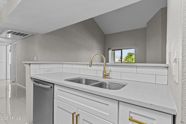 2938 N 61ST Place 212, Scottsdale, AZ 85251