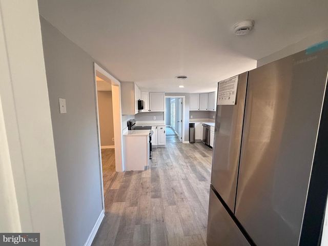 8400 PENNS HILL RD, La Plata, MD 20646