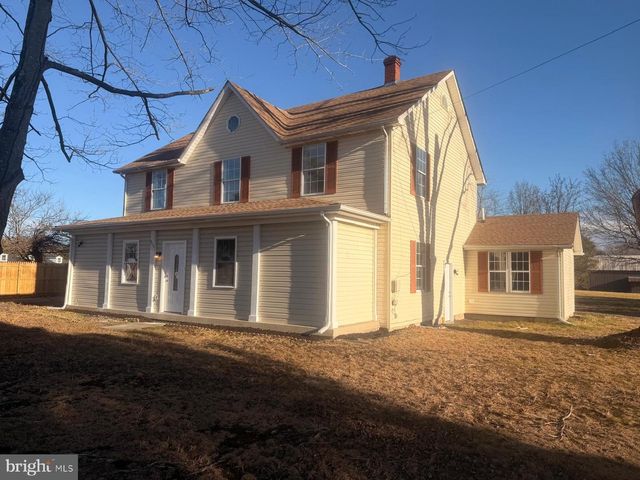 8400 PENNS HILL RD, La Plata, MD 20646