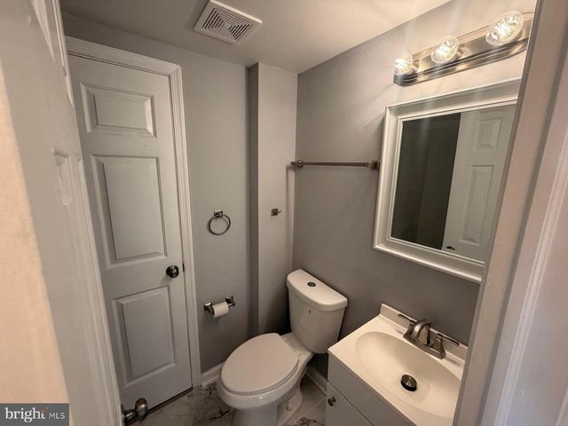 8400 PENNS HILL RD, La Plata, MD 20646