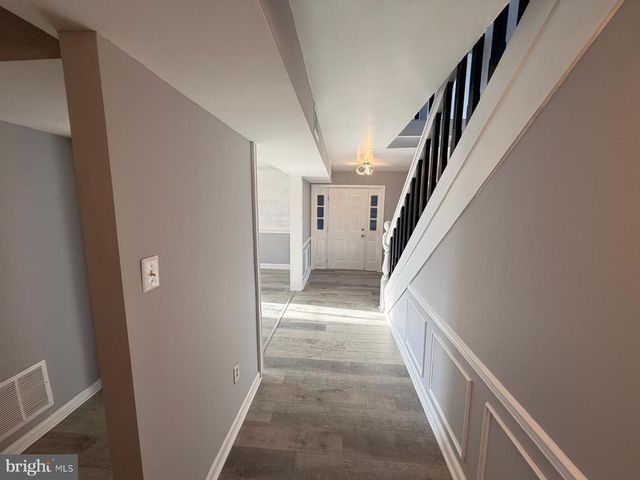 8400 PENNS HILL RD, La Plata, MD 20646