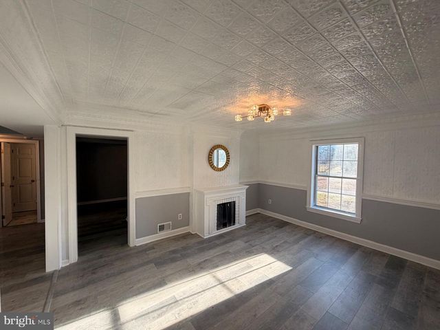 8400 PENNS HILL RD, La Plata, MD 20646