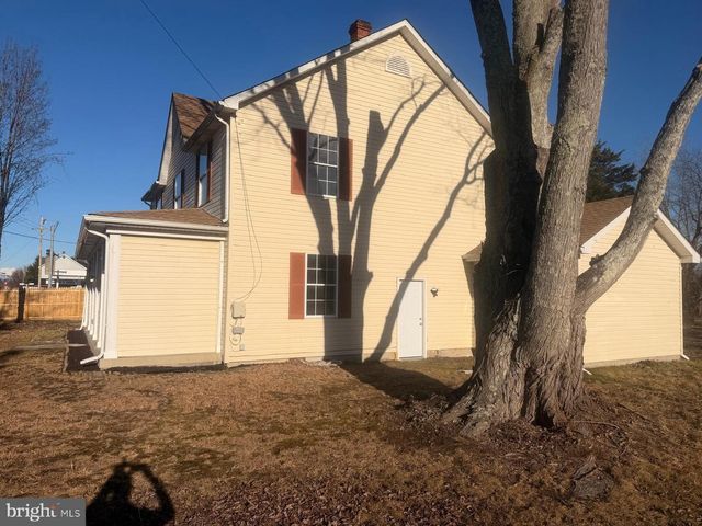 8400 PENNS HILL RD, La Plata, MD 20646