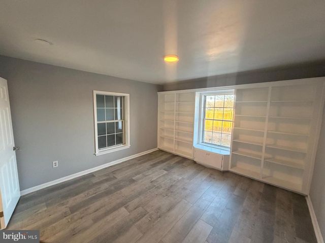 8400 PENNS HILL RD, La Plata, MD 20646