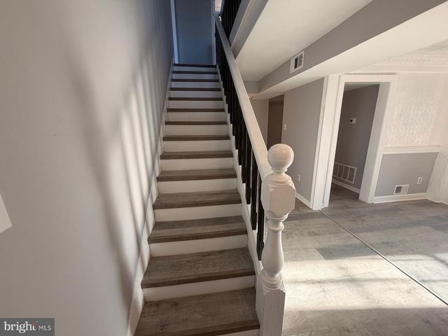 8400 PENNS HILL RD, La Plata, MD 20646