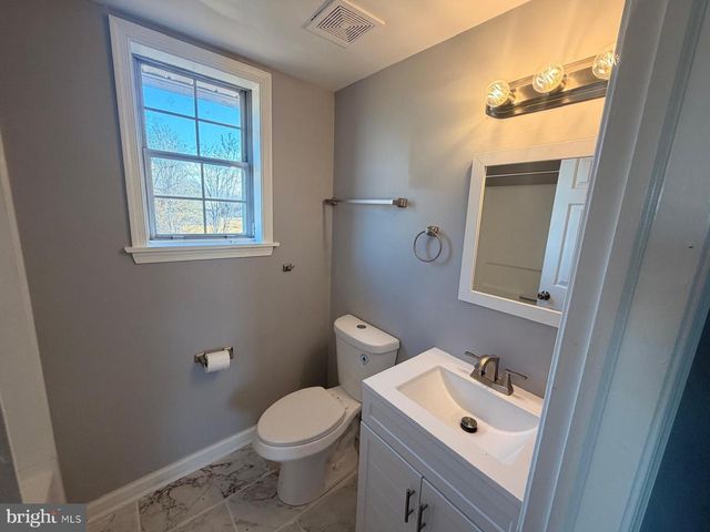 8400 PENNS HILL RD, La Plata, MD 20646