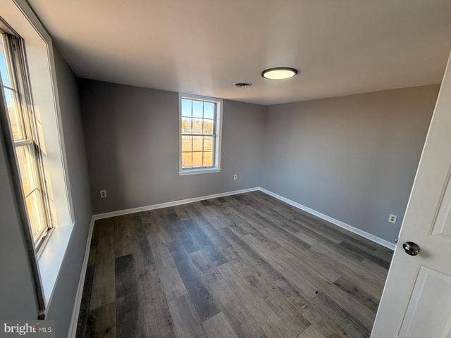 8400 PENNS HILL RD, La Plata, MD 20646