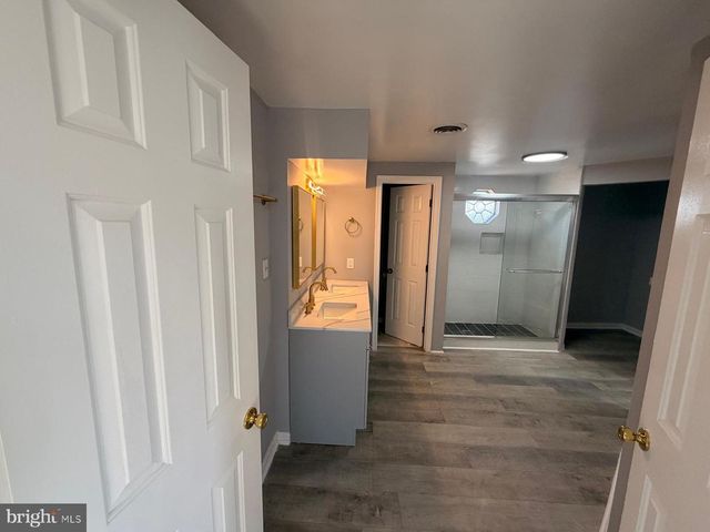 8400 PENNS HILL RD, La Plata, MD 20646