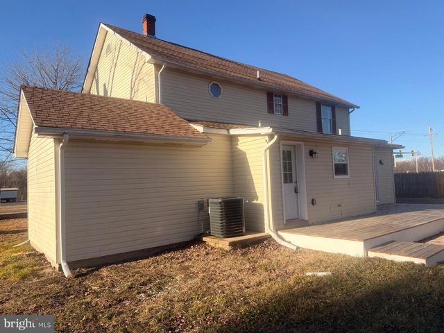 8400 PENNS HILL RD, La Plata, MD 20646