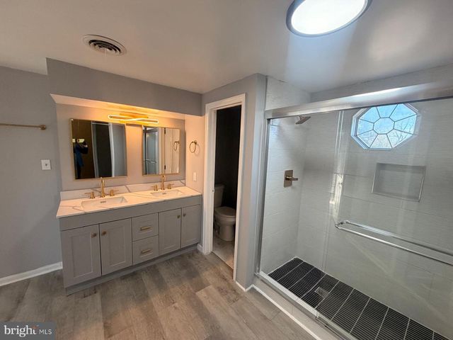 8400 PENNS HILL RD, La Plata, MD 20646