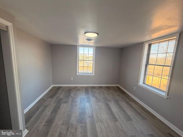 8400 PENNS HILL RD, La Plata, MD 20646