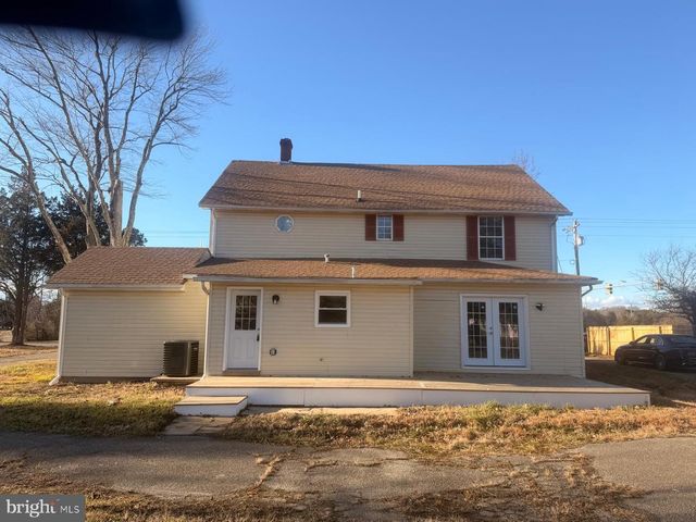 8400 PENNS HILL RD, La Plata, MD 20646