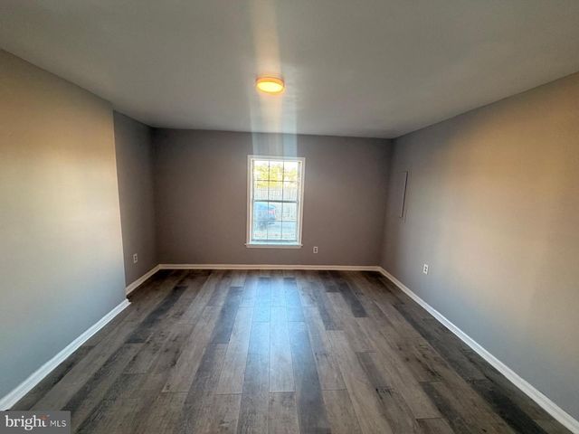 8400 PENNS HILL RD, La Plata, MD 20646