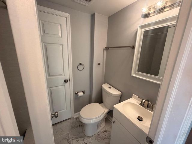 8400 PENNS HILL RD, La Plata, MD 20646