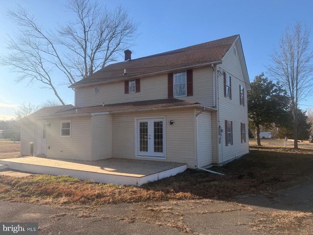 8400 PENNS HILL RD, La Plata, MD 20646