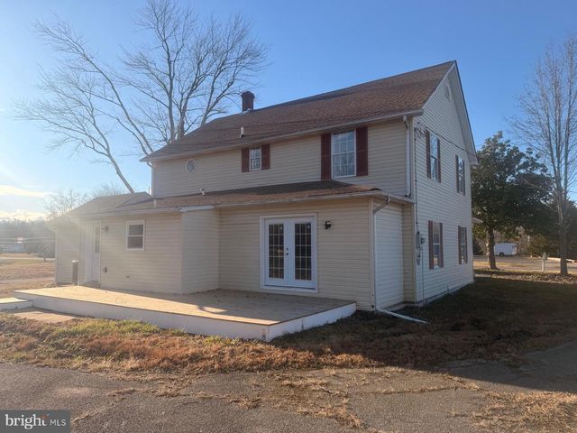 8400 PENNS HILL RD, La Plata, MD 20646