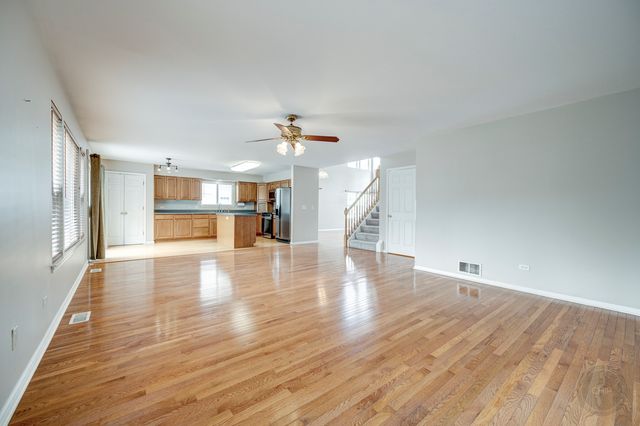 2631 Flagstone Circle, Naperville, IL 60564