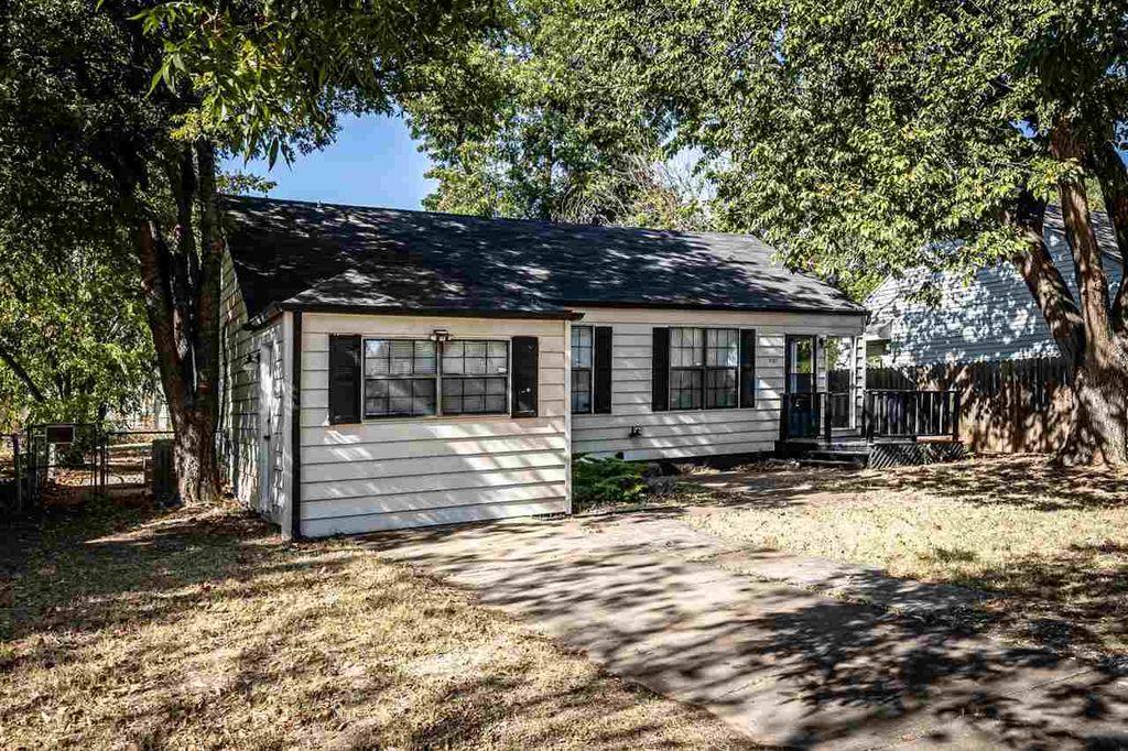 1707 NW Oak Ave, Lawton, OK 73507