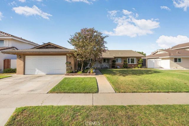 1144 El Camino Dr, Costa Mesa, CA 92626