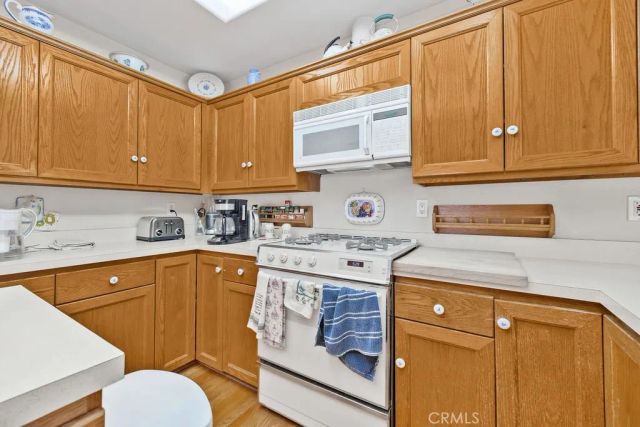 1144 El Camino Dr, Costa Mesa, CA 92626