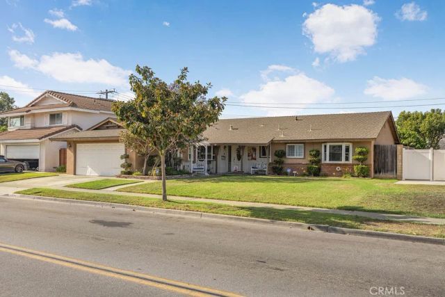 1144 El Camino Dr, Costa Mesa, CA 92626