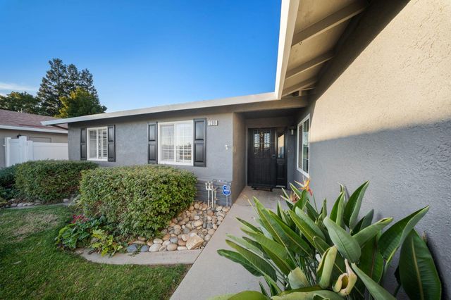 1296 E D St, Oakdale, CA 95361