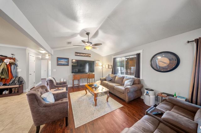 1296 E D St, Oakdale, CA 95361