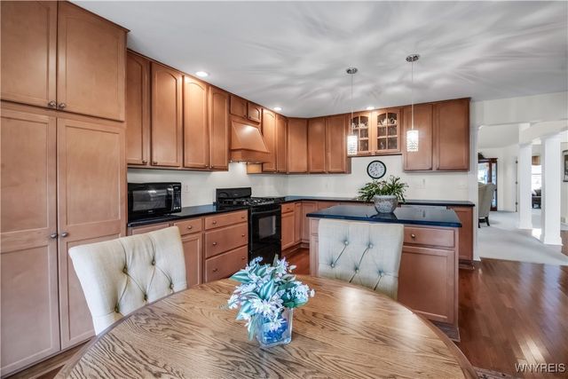 135 Lord Byron Lane, Amherst, NY 14221