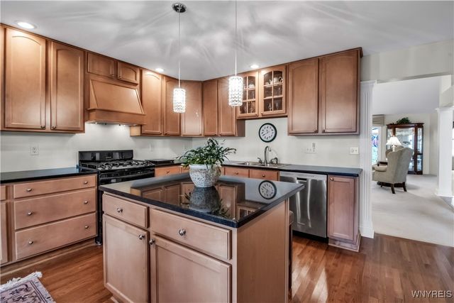 135 Lord Byron Lane, Amherst, NY 14221