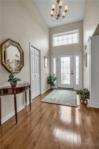 135 Lord Byron Lane, Amherst, NY 14221